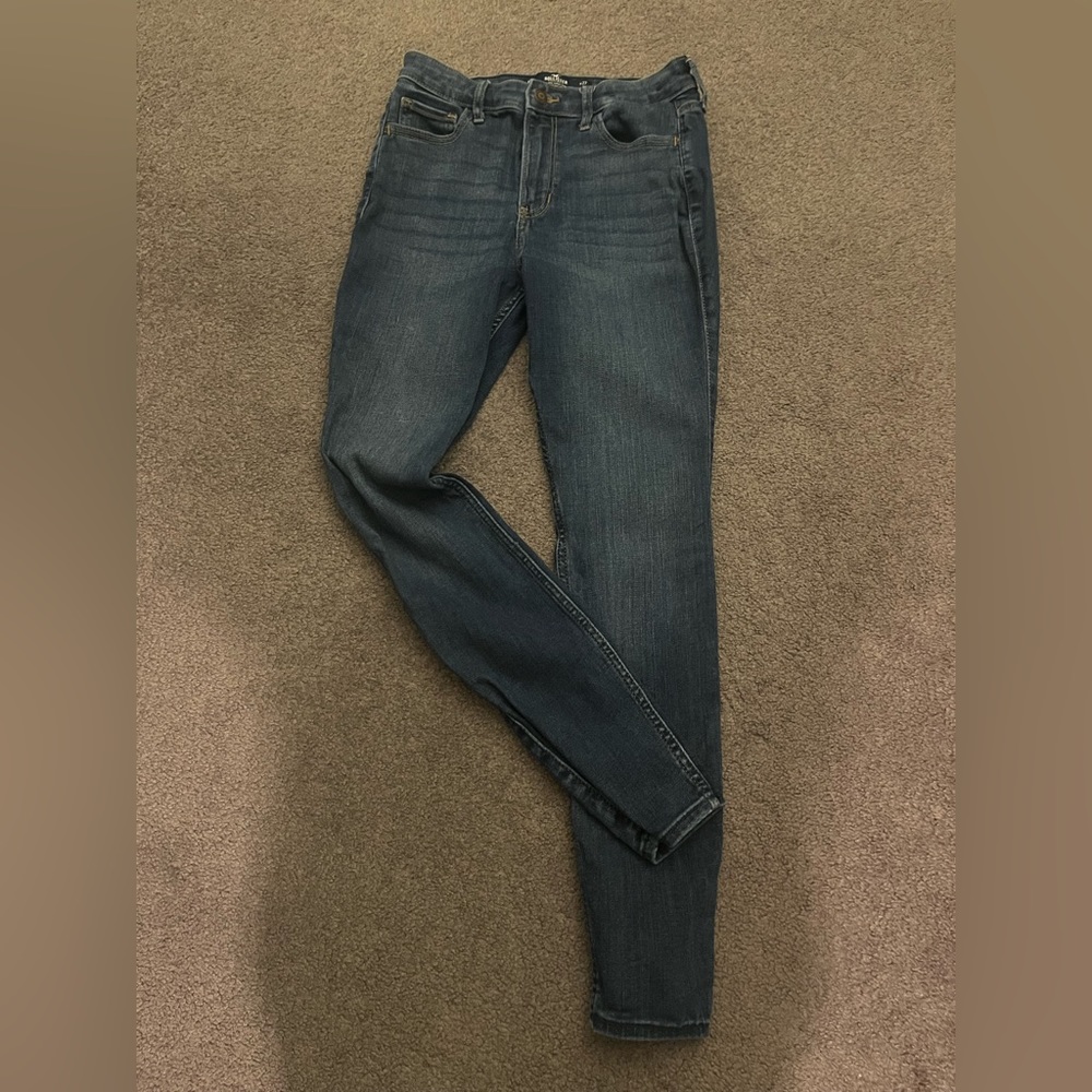 Hollister 5R high rise super skinny jeans. Worn only a few times.